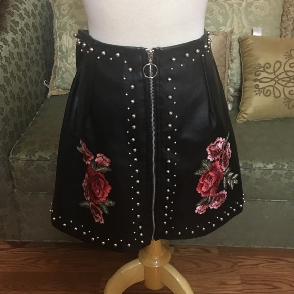 Promesa Dresses & Skirts - Promesa boutique black embroidered vegan mini L